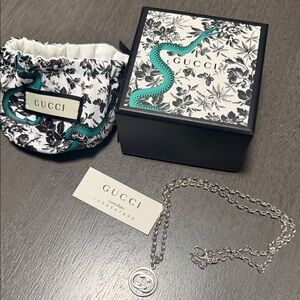 NIB Gucci Silver Pendant Necklace with Floral Box